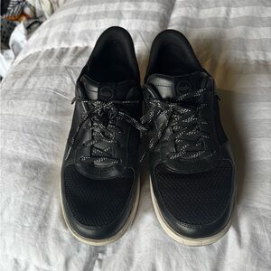 Kizik women’s leather Prague Sneakers Size 10